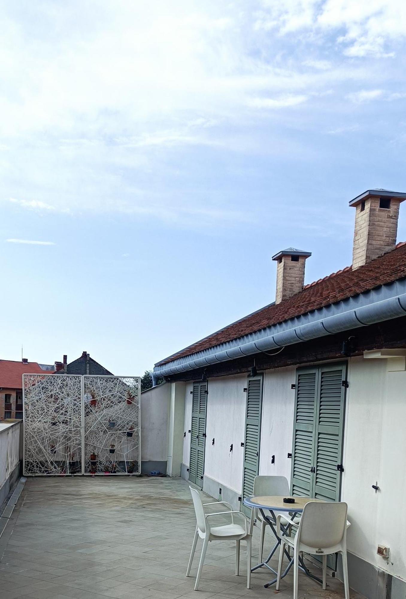 Central, Big Terrace, Near River Temesvár Kültér fotó